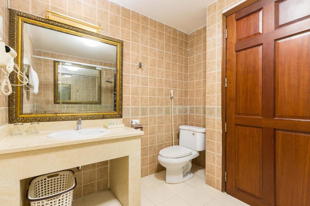 Двухместный (Двухместный номер Делюкс с 1 кроватью и балконом), Lam Kinh Hotel