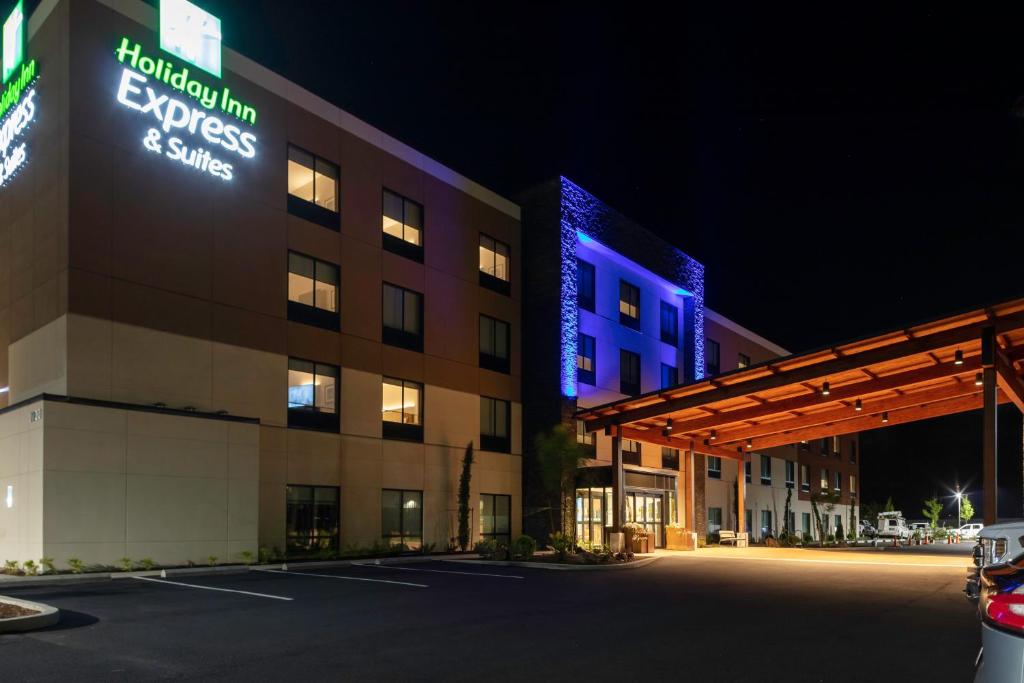 Holiday Inn Express & Suites The Dalles, an IHG Hotel image