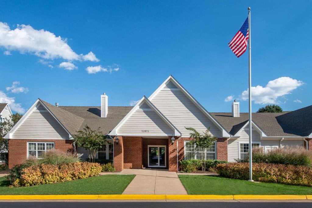 Sonesta ES Suites Fairfax Fair Lakes image