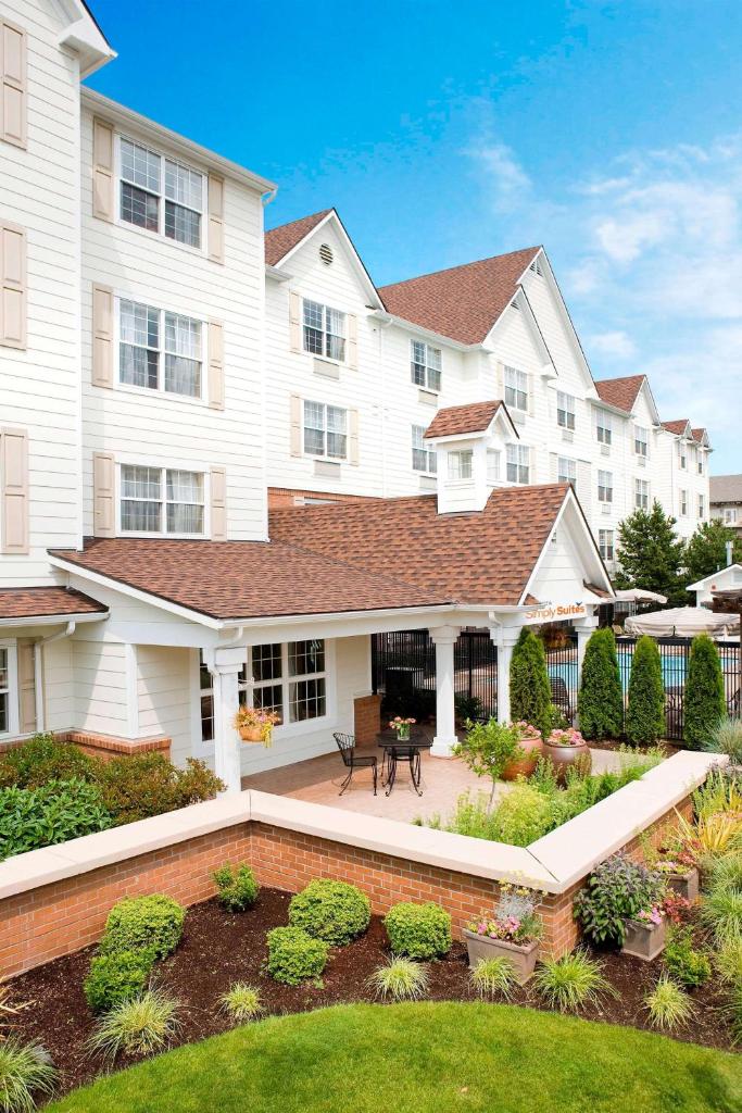 Sonesta Simply Suites Seattle Renton image