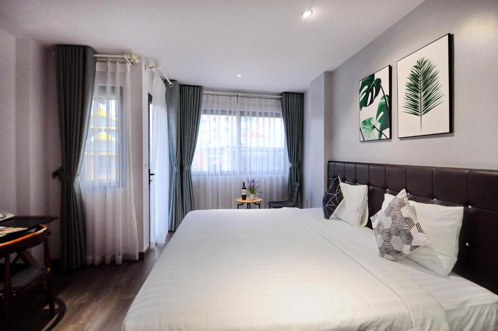 Двухместный (Номер с кроватью размера «queen-size» и балконом), King Homestay Hotel with terrace