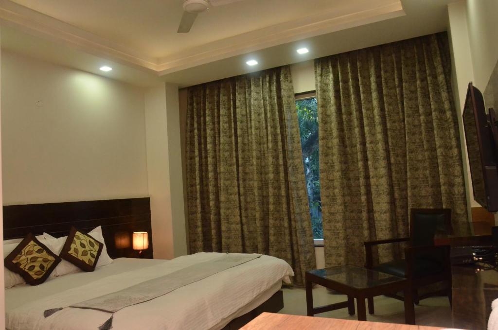 Трехместный (Triple Room with Early check-in By 3 Hours,Late check-out by 3 hours), Hotel Sopan Heights