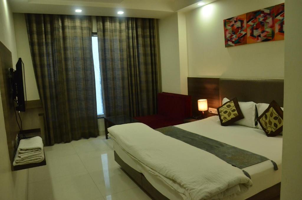 Двухместный (Deluxe Room with Early check-in By 3 Hours,Late check-out by 3 hours), Hotel Sopan Heights