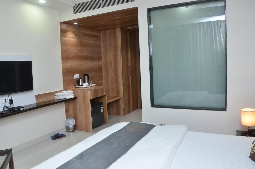 Двухместный (Executive Room with Early check-in By 3 Hours,Late check-out by 3 hours), Hotel Sopan Heights