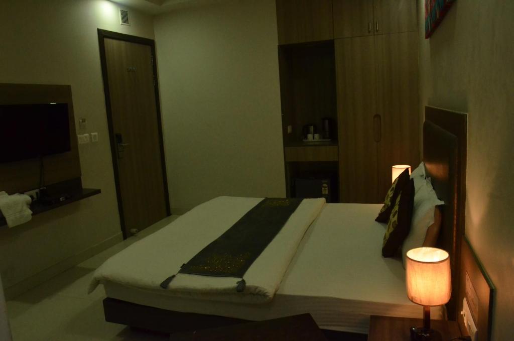 Двухместный (Deluxe Room with Early check-in By 3 Hours,Late check-out by 3 hours), Hotel Sopan Heights