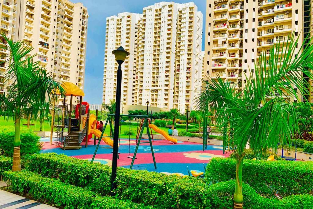 The Friend’s Square near IndiaExpo Mart photo 4