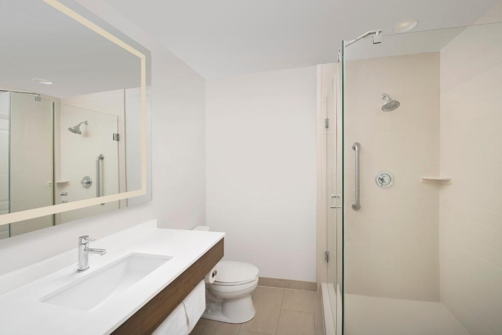 Holiday Inn Express Jacksonville Beach, an IHG Hotel photo 2