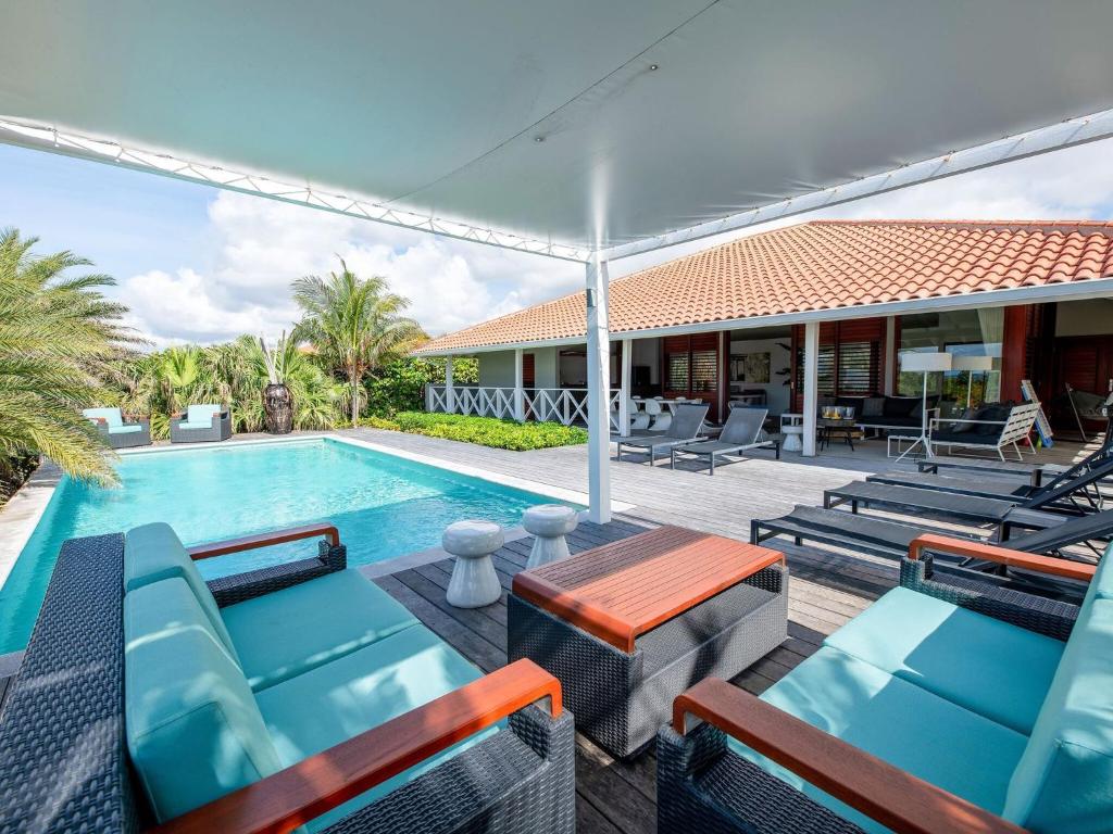 Luxurious Villa in Jan Thiel with Pool photo 3