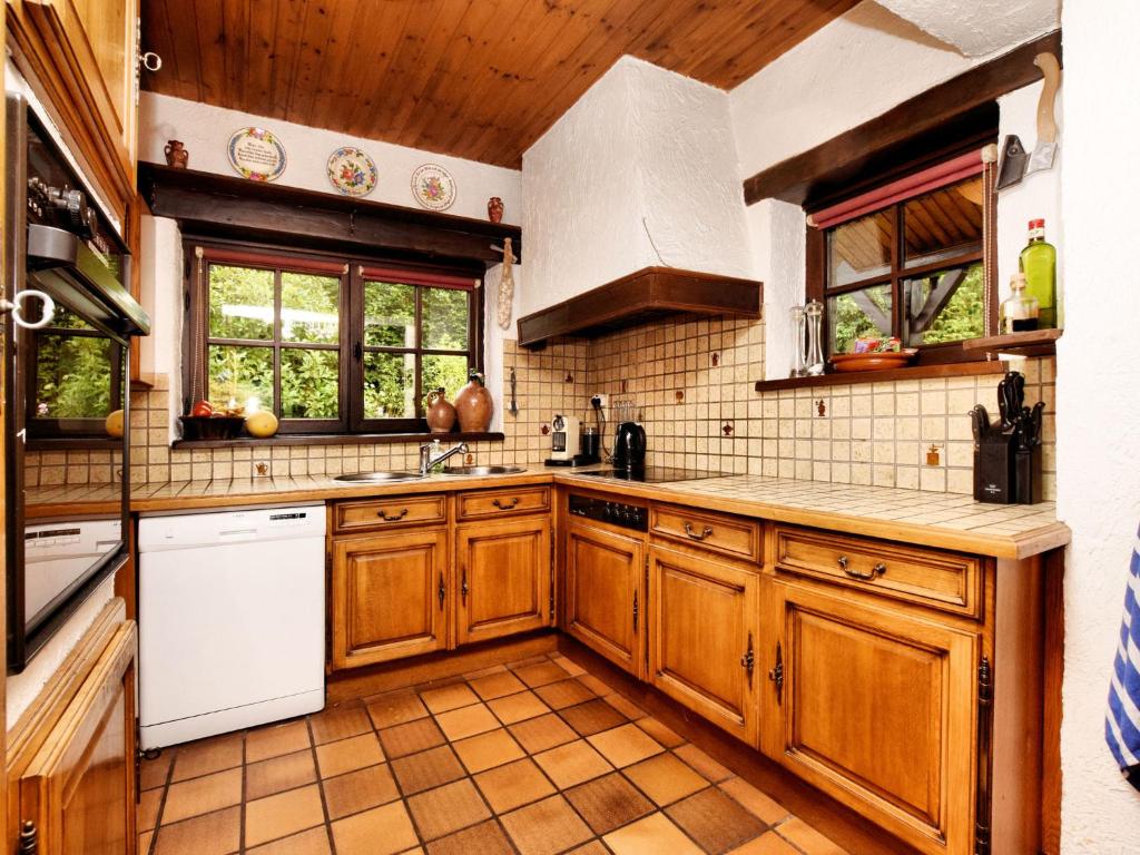 Peaceful Holiday Home in Nonceveux with Swimming Pool BBQ photo 3