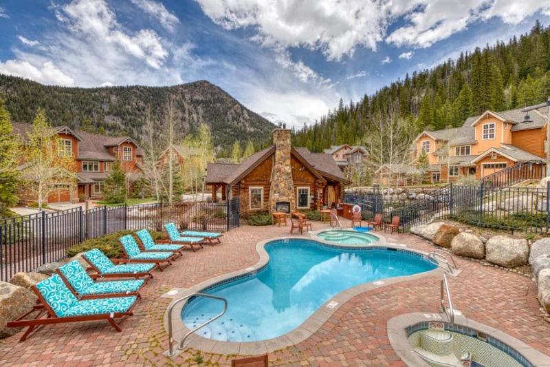 Private Family Friendly 2 Bedroom Townhome Located In East Keystone With Access To Free Shuttle Service image