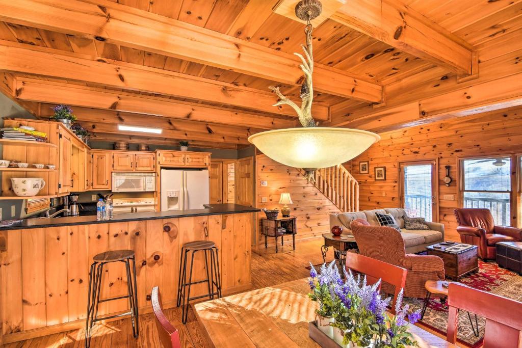 Luxury Mountain Cabin - Panoramic Mountain Views photo 2