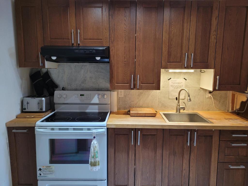 Whispering Pines Suite at The Bowering Lodge photo 3