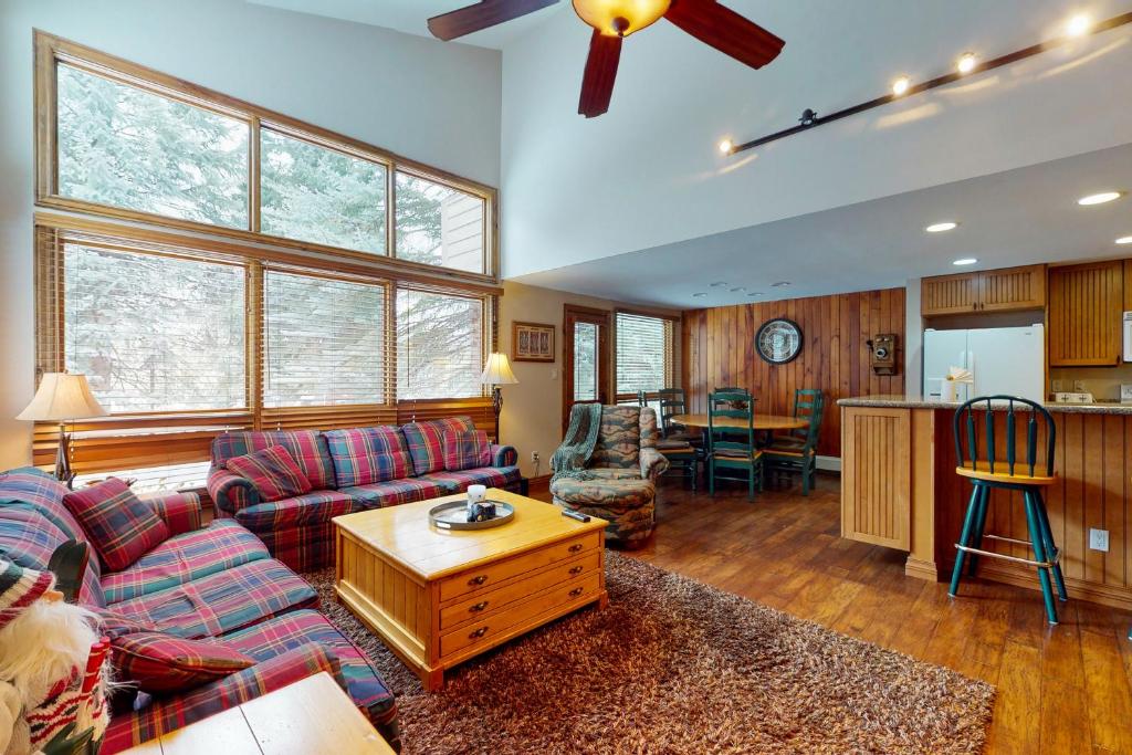 Courtside 23 - Spacious East Vail Townhome photo 1