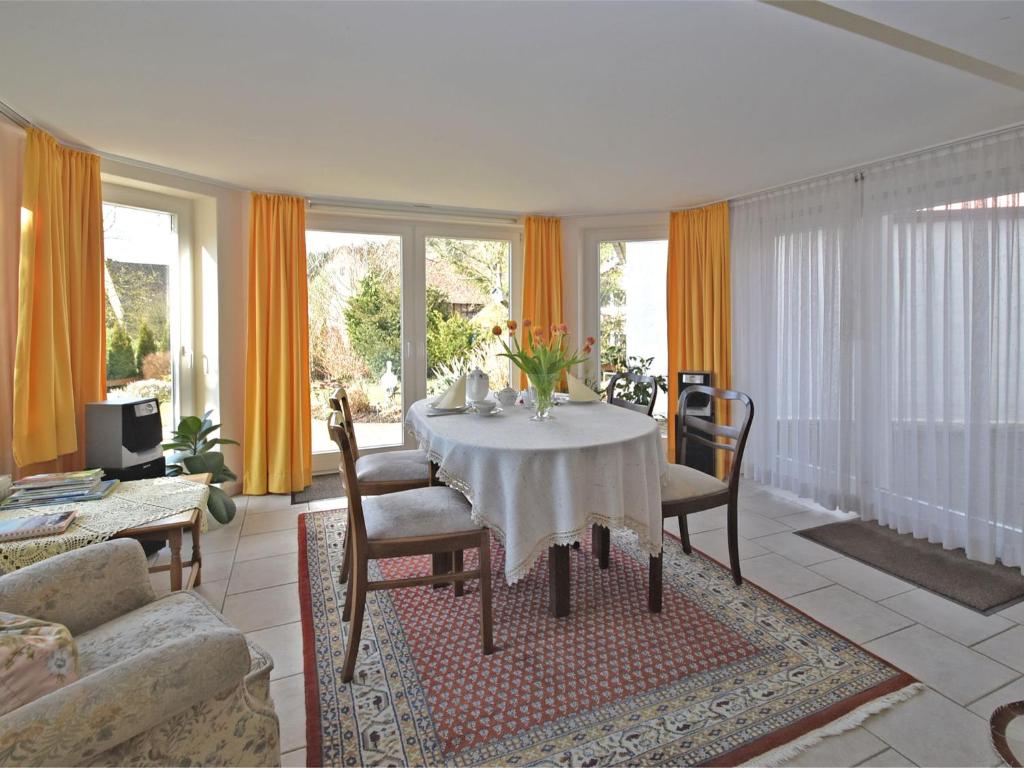 Attractive apartment in Bellenberg with garden photo 1
