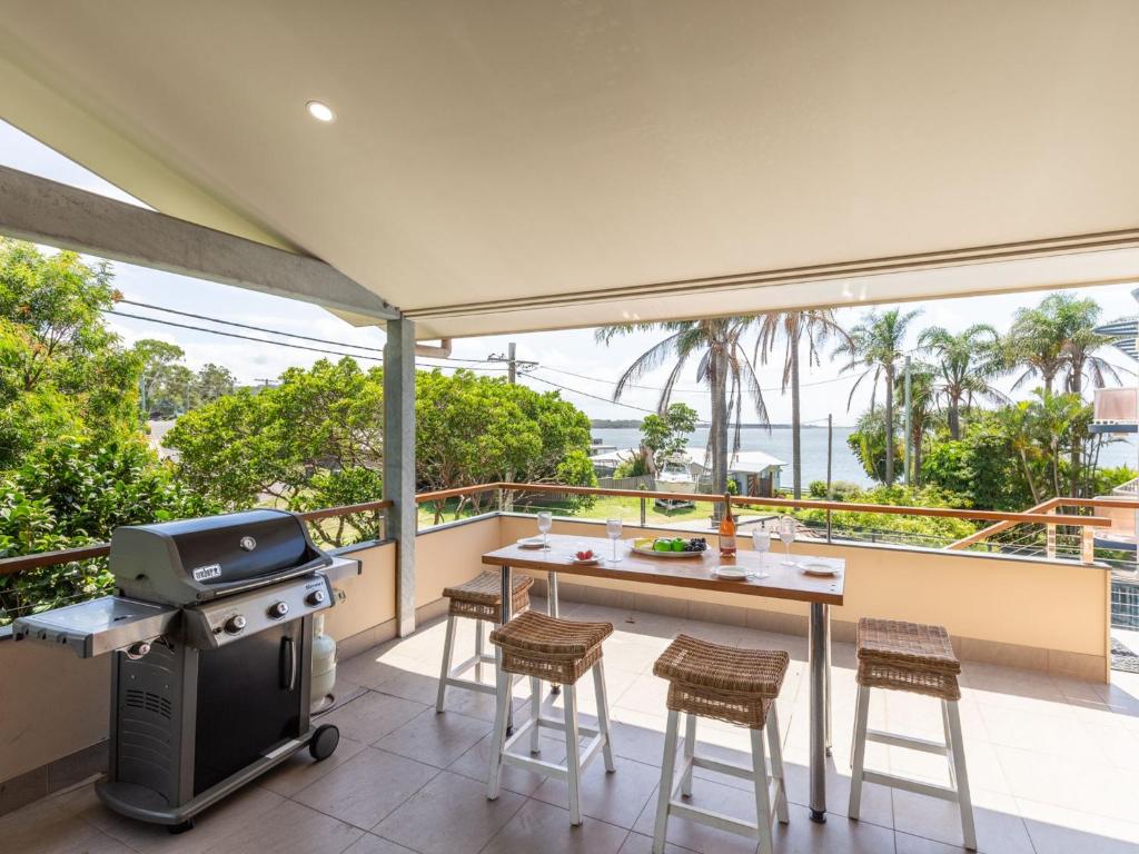 1 Soldiers Point Road fabulous home with water views photo 3