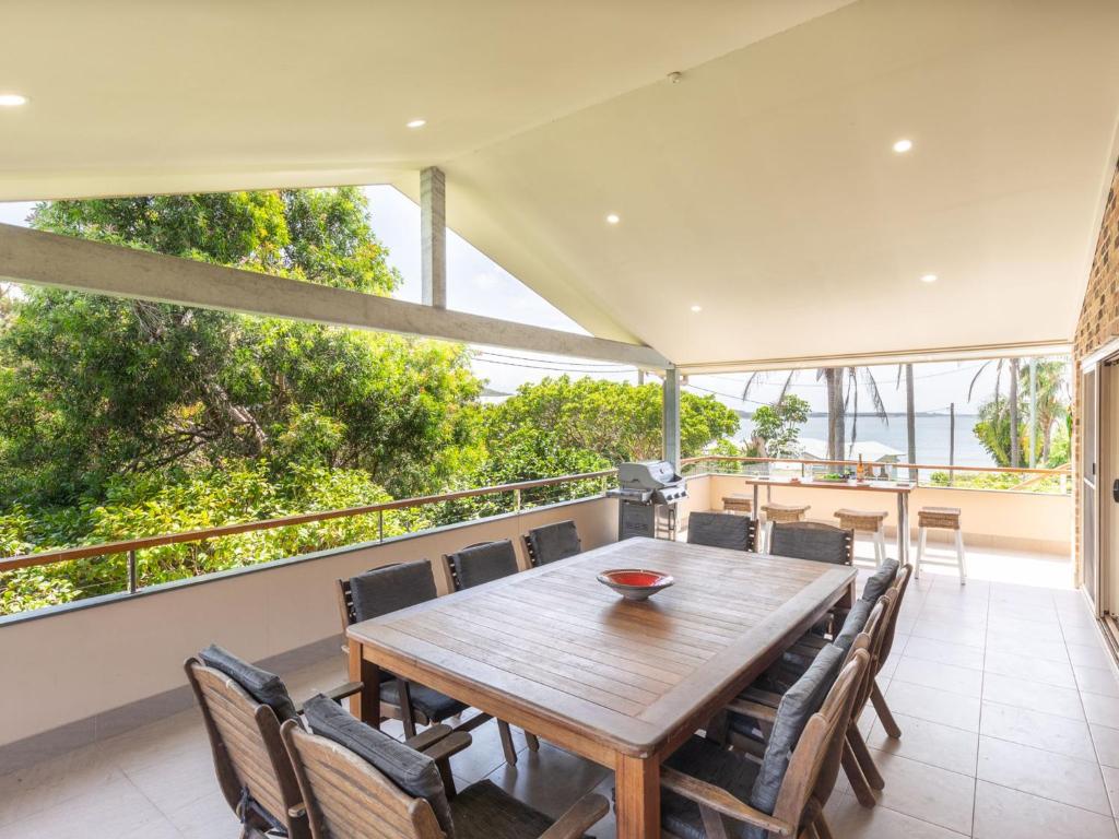 1 Soldiers Point Road fabulous home with water views photo 2