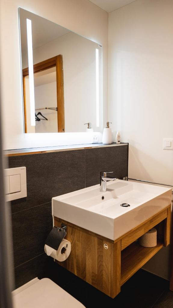 Wunderstay Alpine 403 Centric Studio Balcony/View - Tap to explore photos