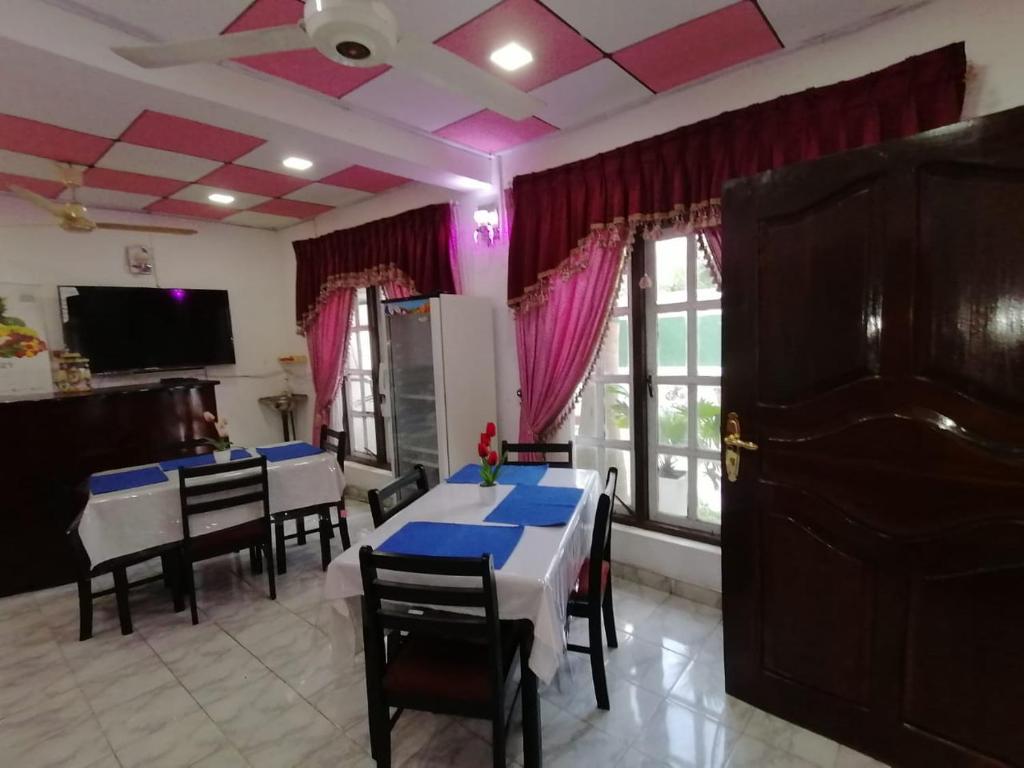 Dilshan Guest photo 4