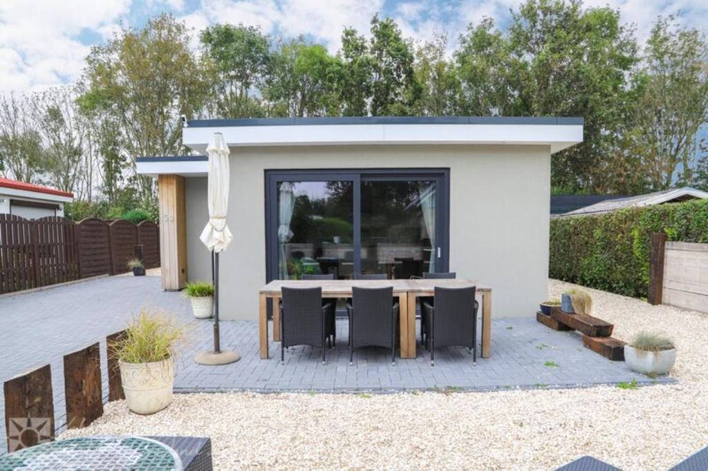 Stijlvol ingerichte bungalow in Baarland photo 3