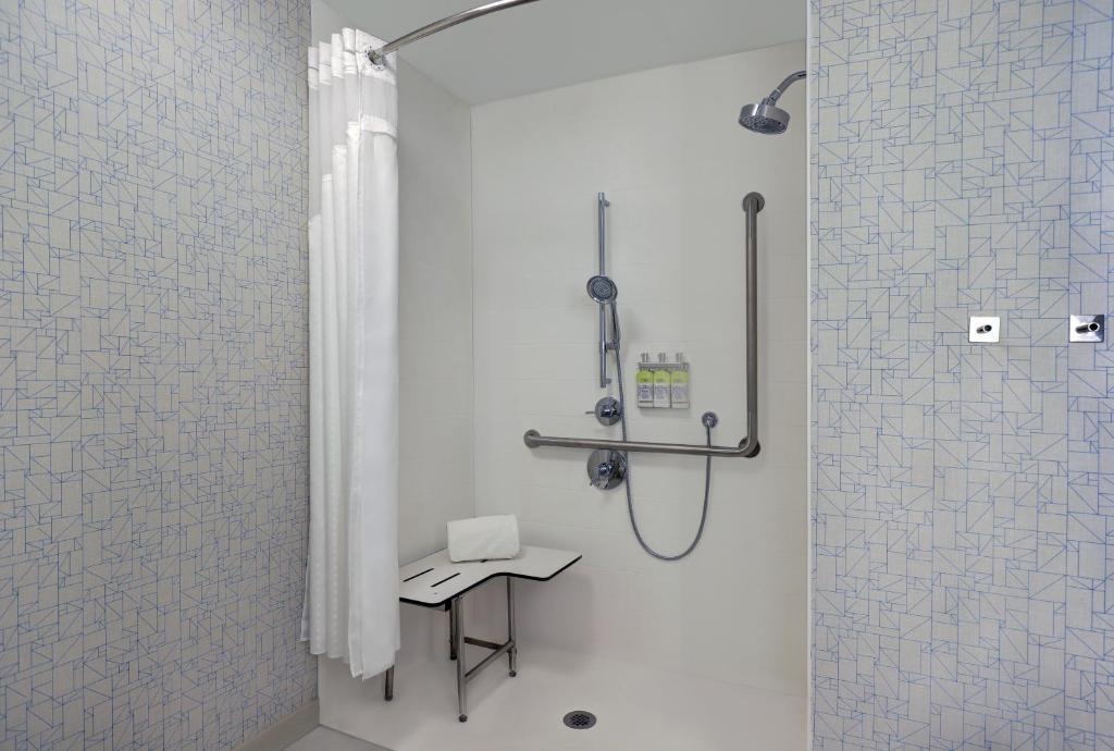 Holiday Inn Express - Kingston West, an IHG Hotel photo 4