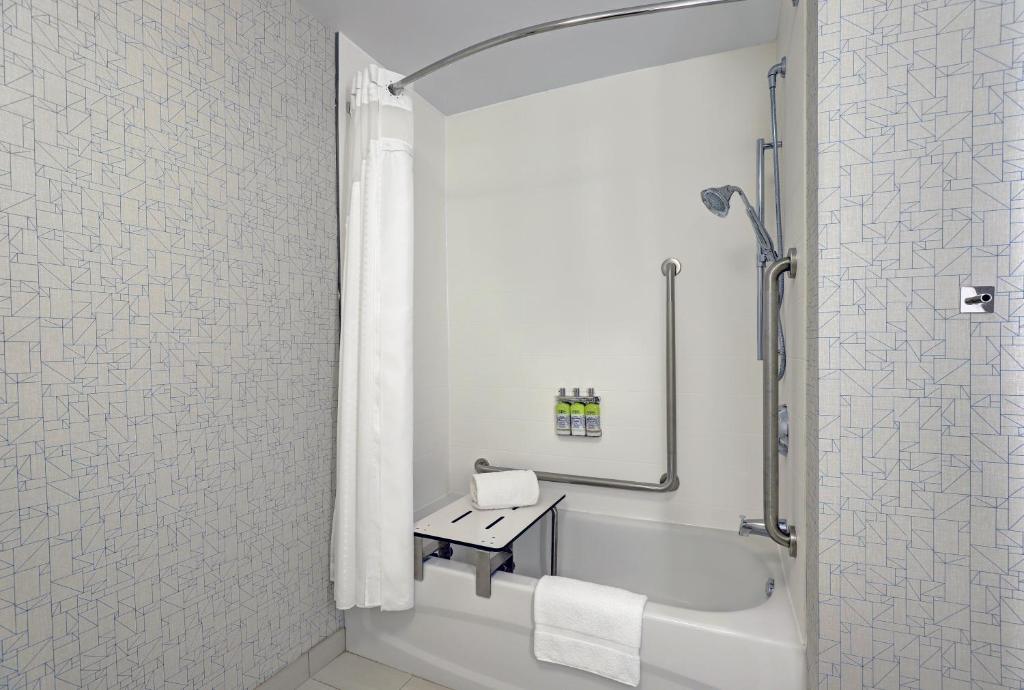 Holiday Inn Express - Kingston West, an IHG Hotel photo 3