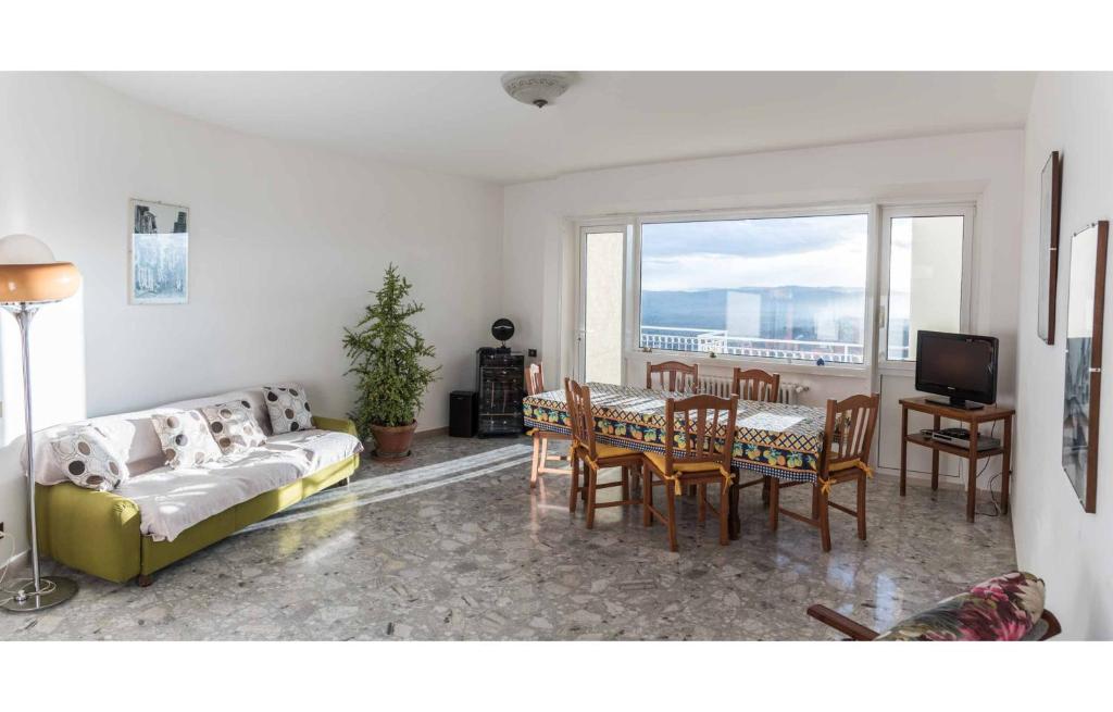 4 bedrooms apartement with furnished terrace and wifi at Recanati 8 km away from the beach photo 2