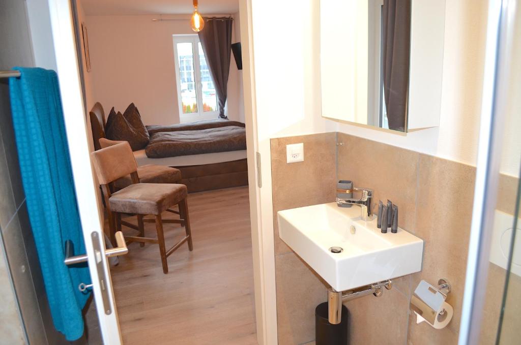 Guesthouse Meitschi Thun - contactless self check-in photo 4
