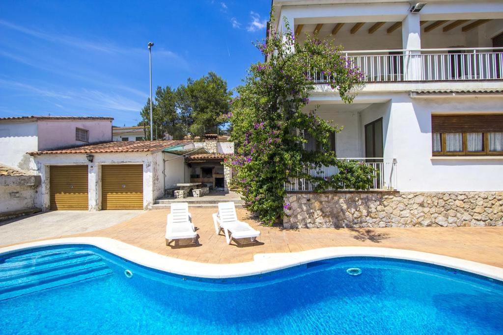 4 bedrooms appartement with private pool enclosed garden and wifi at Canyelles 6 km away from the beach photo 2
