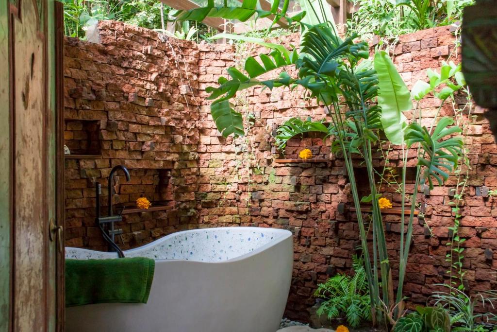 Villa Mahadevi 2 Ubud Jungle Retreat Joglo - Tap to explore photos