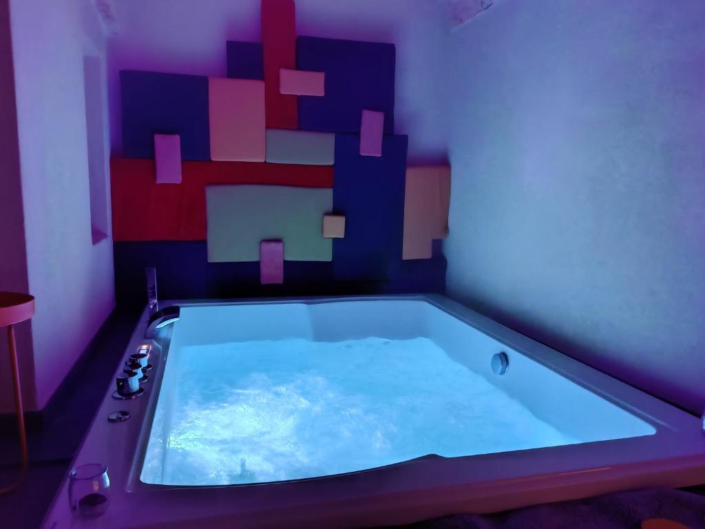 Jacuzzi SUITE con Caminetto La stratodda Appartamento privato vicino al MARE e OSTUNI