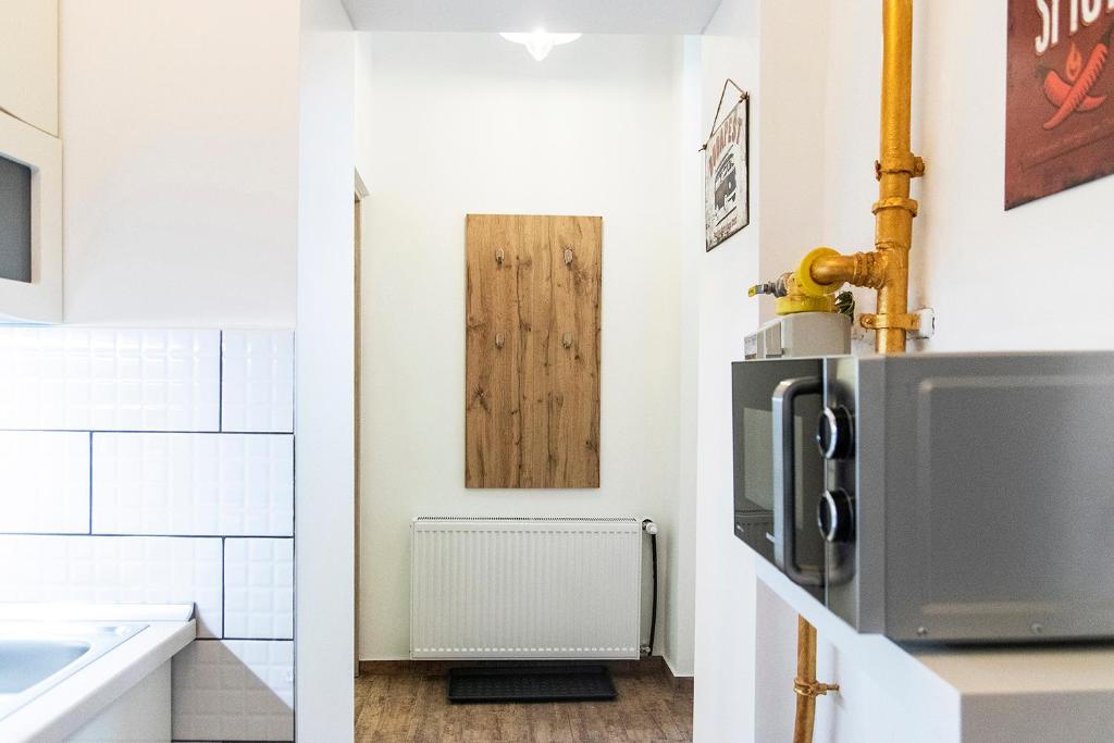 Astoria Tiny Apartment - Tap to explore photos
