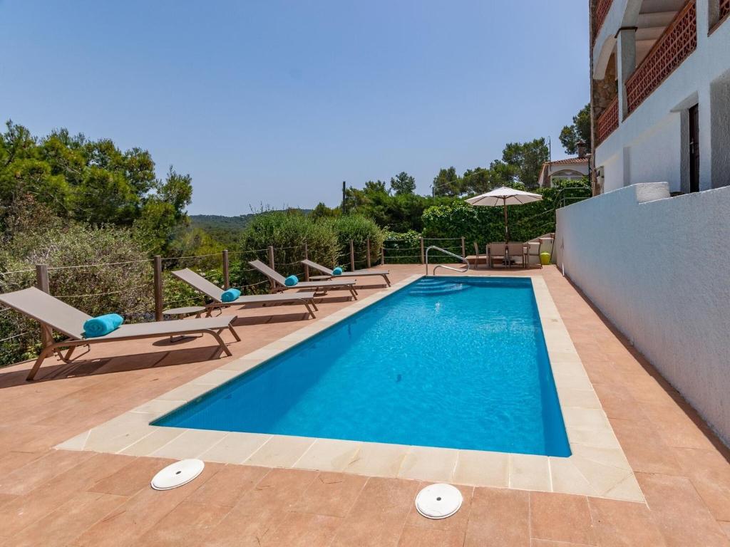 Holiday House with pool and spectacular sea views photo 1