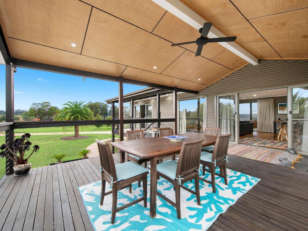 Lilies Luxe Suite on Lovedale with Private Heated Pool 5star photo 4