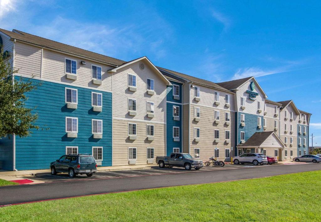 WoodSpring Suites Houston Baytown photo 1