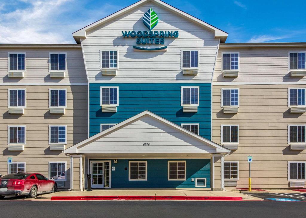 WoodSpring Suites Houston Baytown photo 3