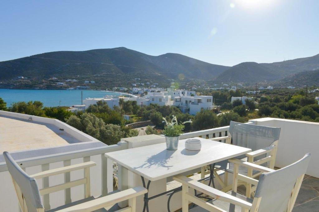 NEFELI'S GUESTHOUSE IN PLATYS GIALOS SIFNOS photo 4