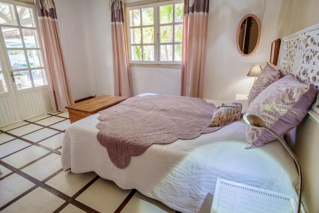 Villa de 4 chambres avec piscine privee jardin clos et wifi a Saint Gilles les Bains a 1 km de la plage photo 1