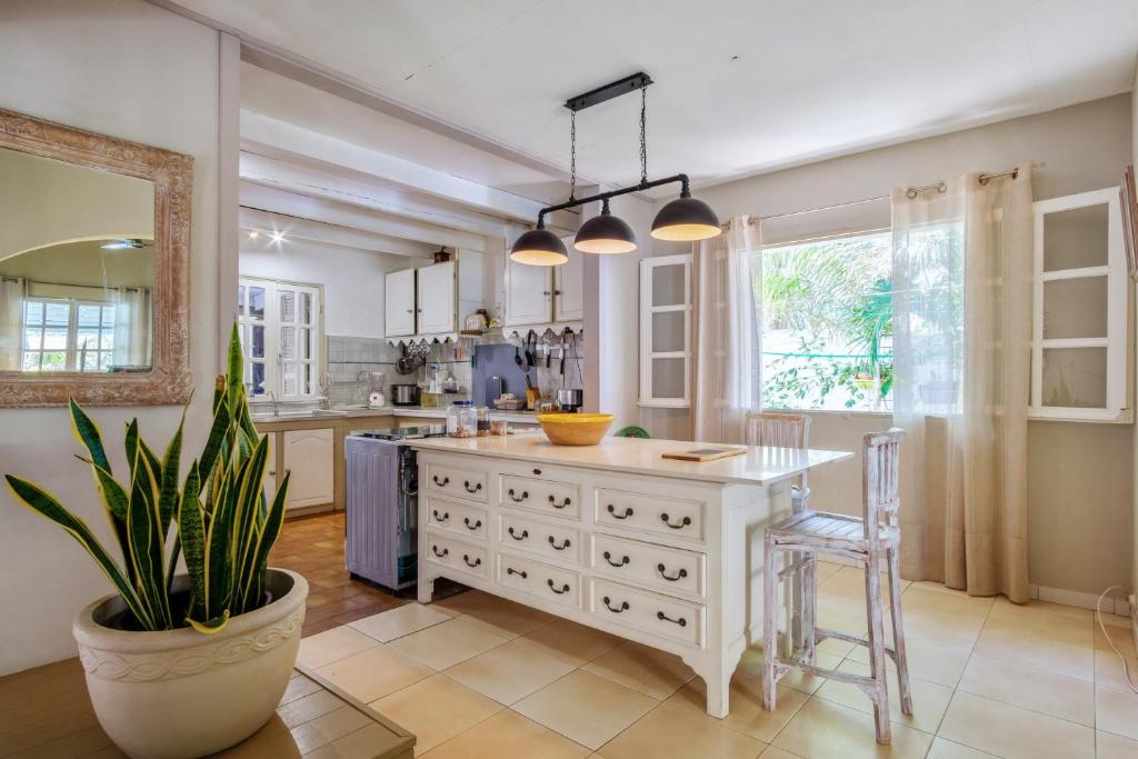 Villa de 4 chambres avec piscine privee jardin clos et wifi a Saint Gilles les Bains a 1 km de la plage photo 2