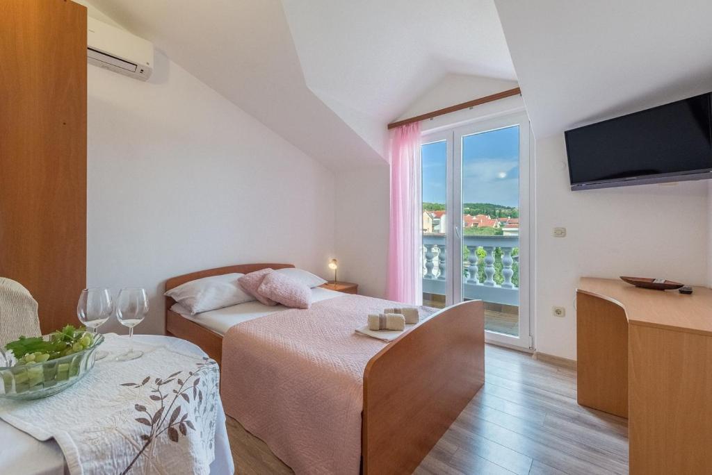 Apartments Friganović photo 3