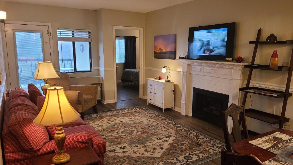 Gatlinburg Chateau Condo 506 image