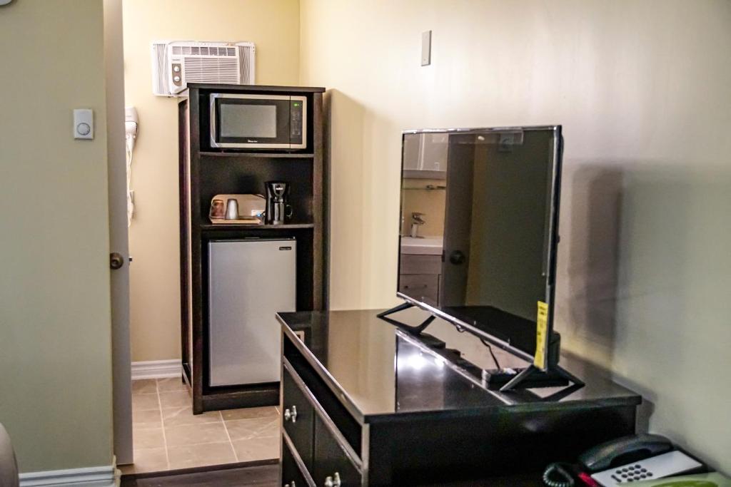 Skyland Motel Inn & Suites photo 4