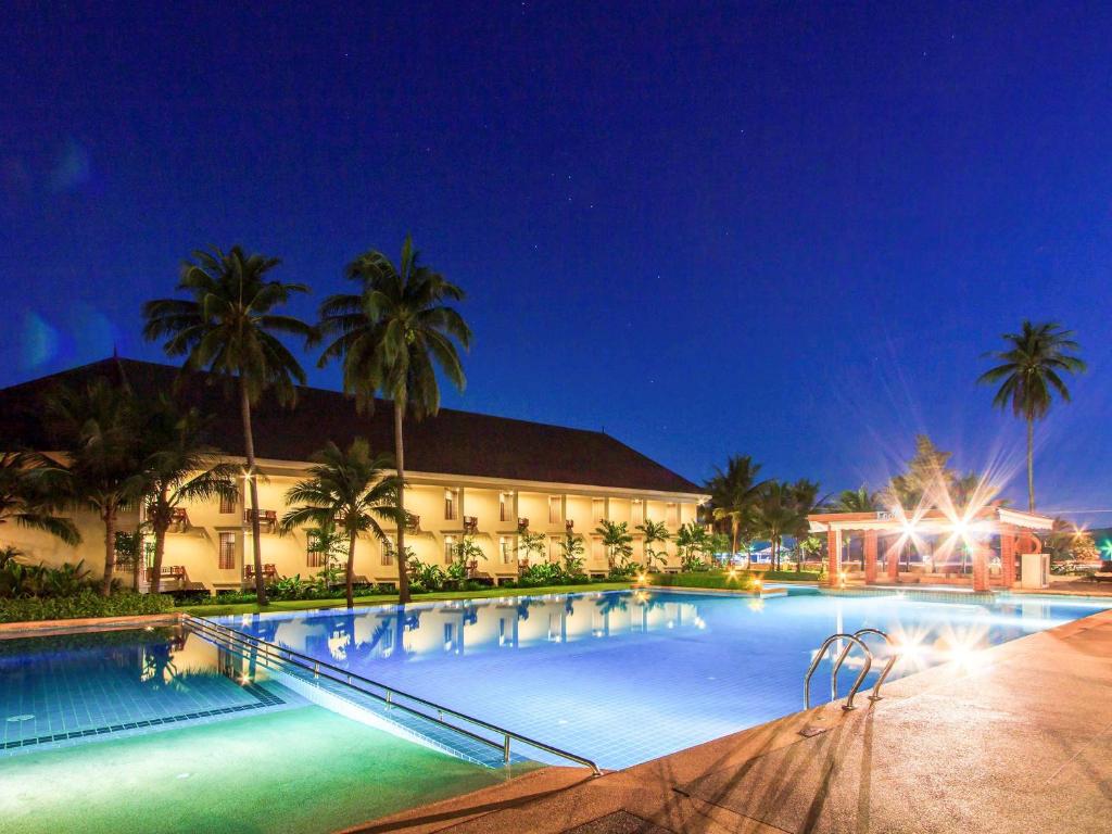 The Nouveau Chumphon Beach Resort And Golf photo 3