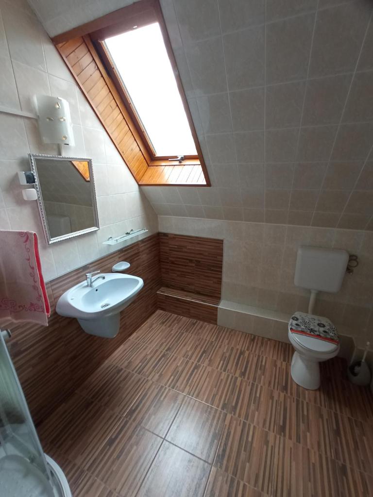 Трехместный (Трехместный номер с ванной комнатой), Holiday Apartmanház with garden