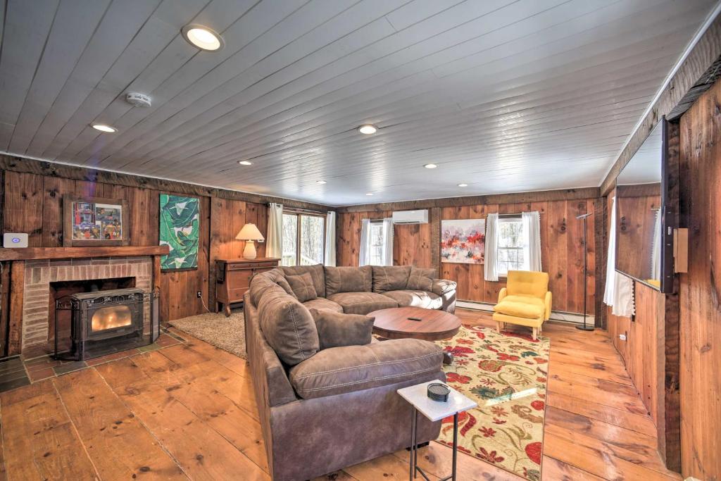 Cozy Great Barrington Home about 1 Mi to Ski Resort! photo 4
