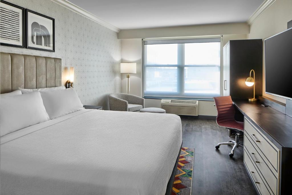 Hotel Indigo Cleveland Downtown, an IHG Hotel photo 2