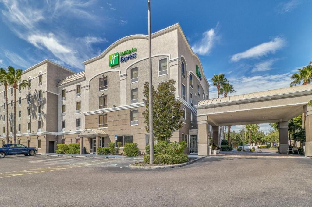 Holiday Inn Express Hotel & Suites Clearwater/Us 19 N, an IHG Hotel image