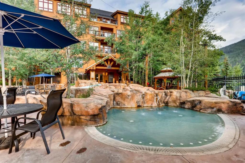 2 Bedroom Colorado Vacation Rental situated in River Run Village Steps from the Summit Express Gondola image