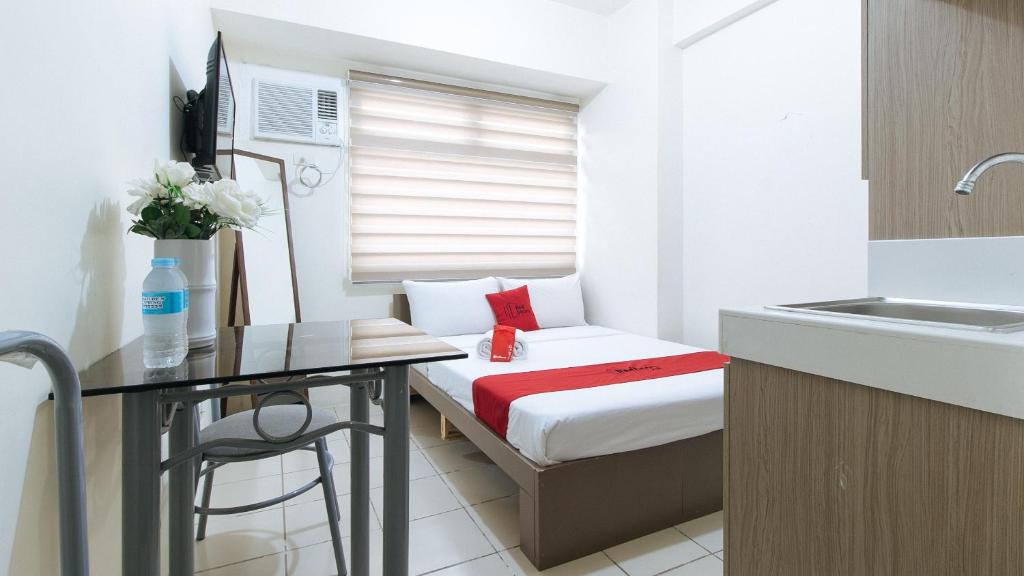 Двухместный (Номер Делюкс), RedDoorz Plus @ Urban Deca Tower Edsa 2