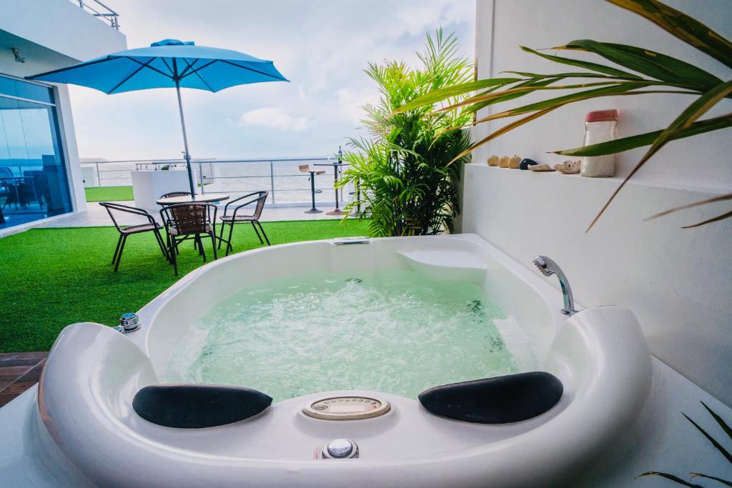 Exclusivo Penthouse frente al mar con acceso a la playa - Club Privado en Manta photo 3