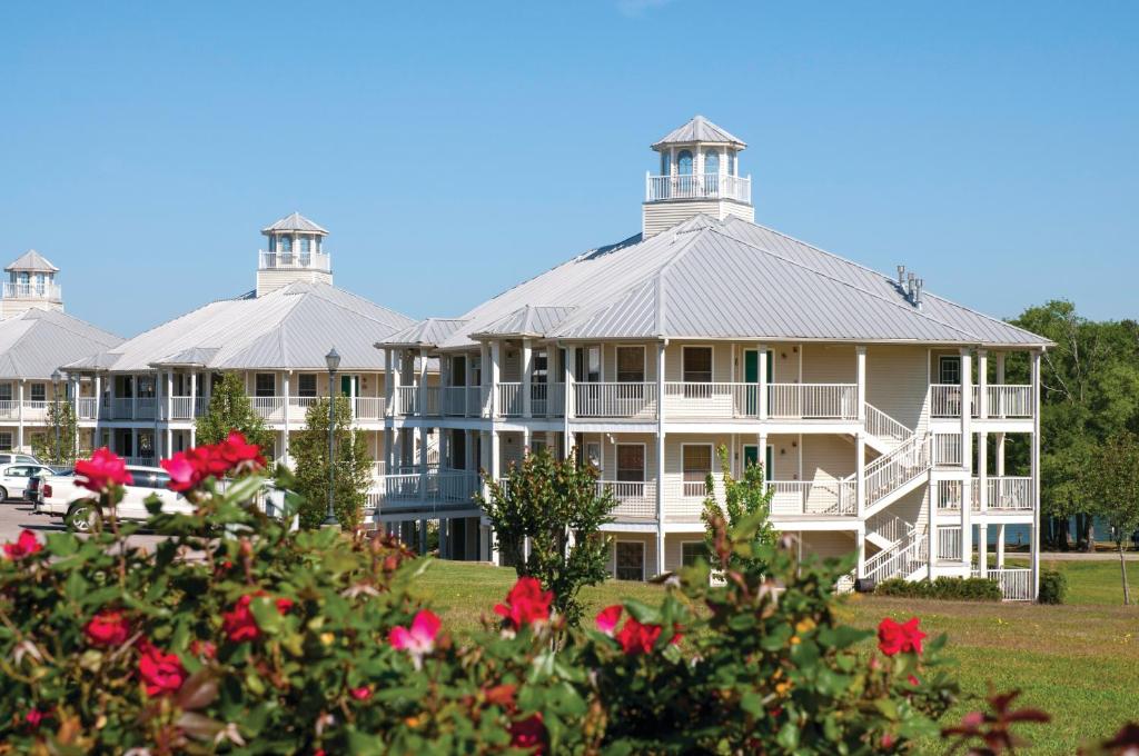 Holiday Inn Club Vacations Piney Shores Resort at Lake Conroe, an IHG Hotel image